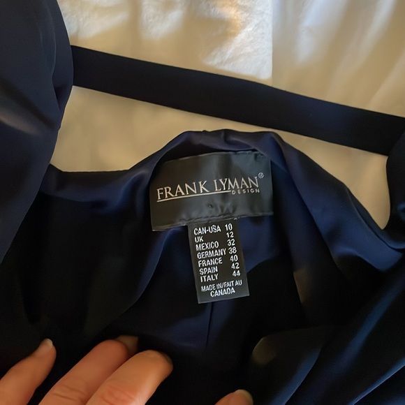 Frank Lyman navy cape sleeve top - Picture 3 of 5